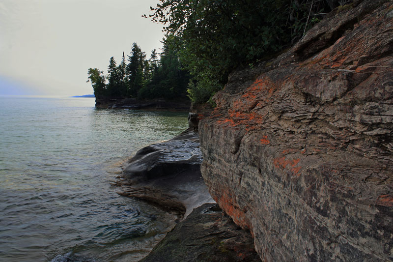 coves area along the lakeshore trail in pictured rocks national lakeshore